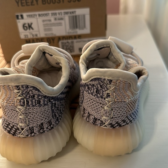 Toddler Adidas Yeezy Boost 350 V2 Ash Pearl - Picture 8 of 11